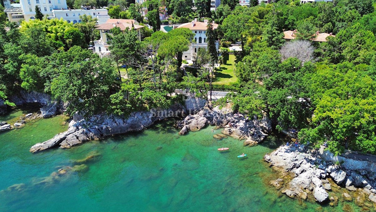 ABBAZIA, villa austro-ungarica ristrutturata fronte mare