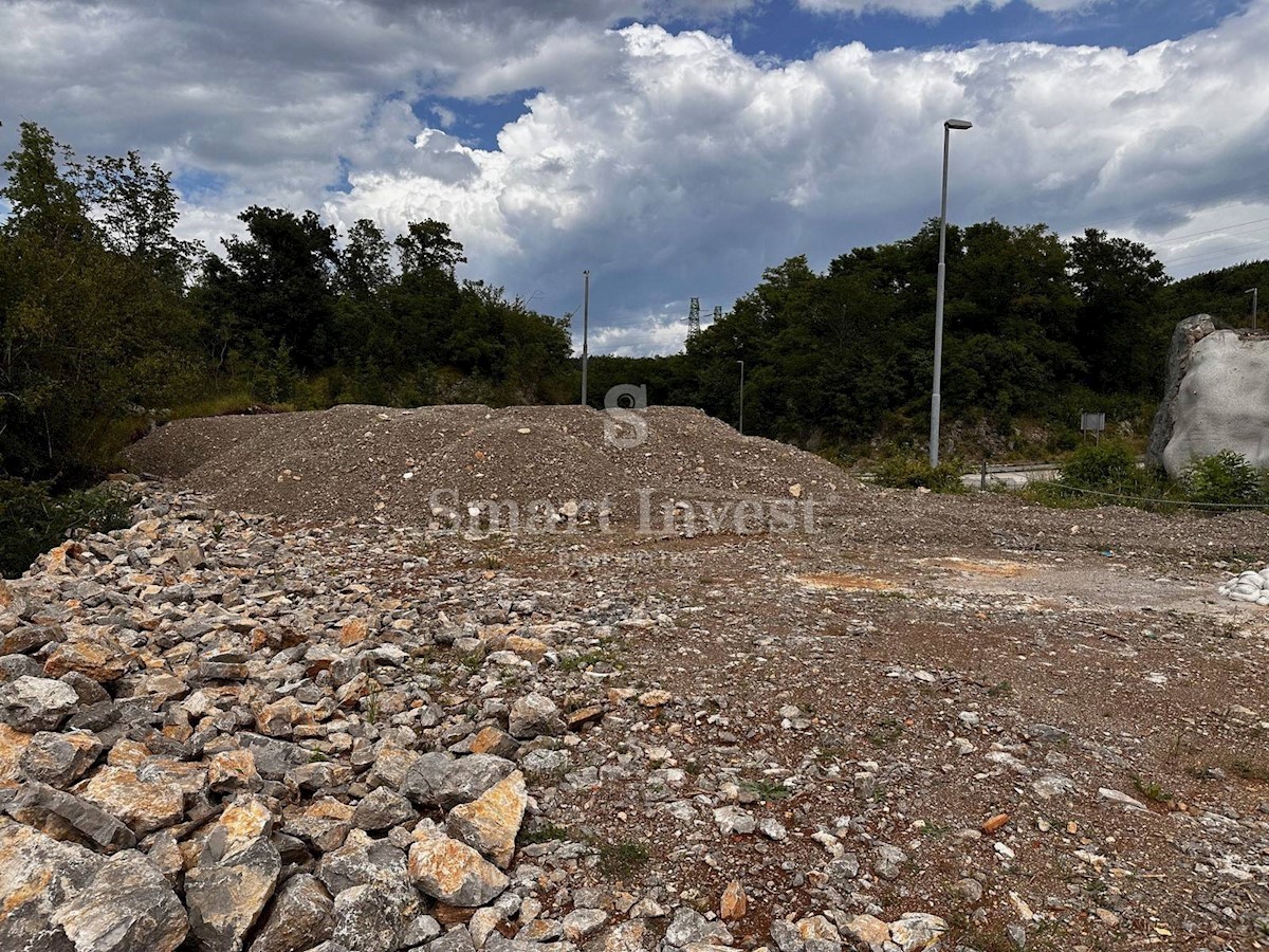 MATULJI, terreno edificabile per scopi commerciali