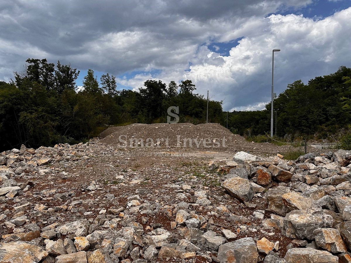 MATULJI, terreno edificabile per scopi commerciali