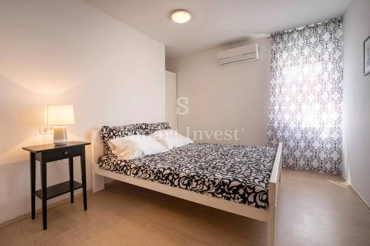 ISOLA DI KRK - DOBRINJ, casa con piscina a 100 m dalla spiaggia di sabbia