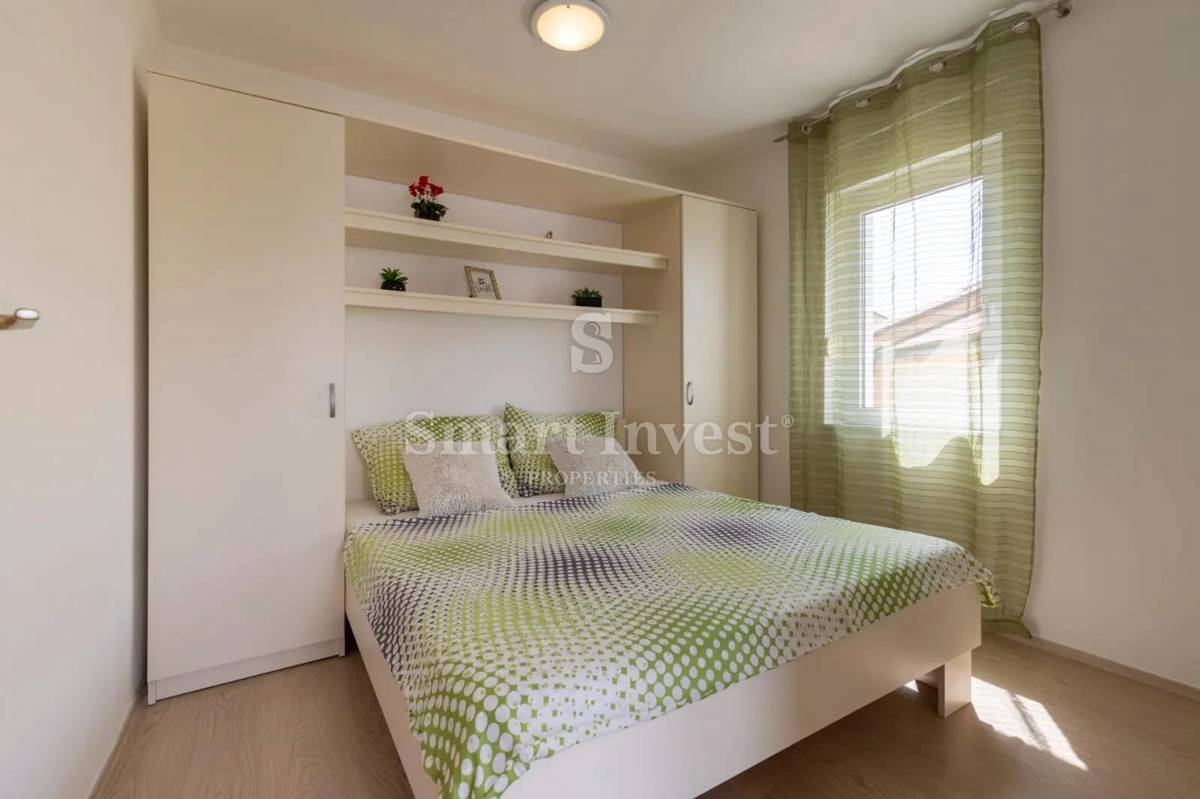 ISOLA DI KRK - DOBRINJ, casa con piscina a 100 m dalla spiaggia di sabbia