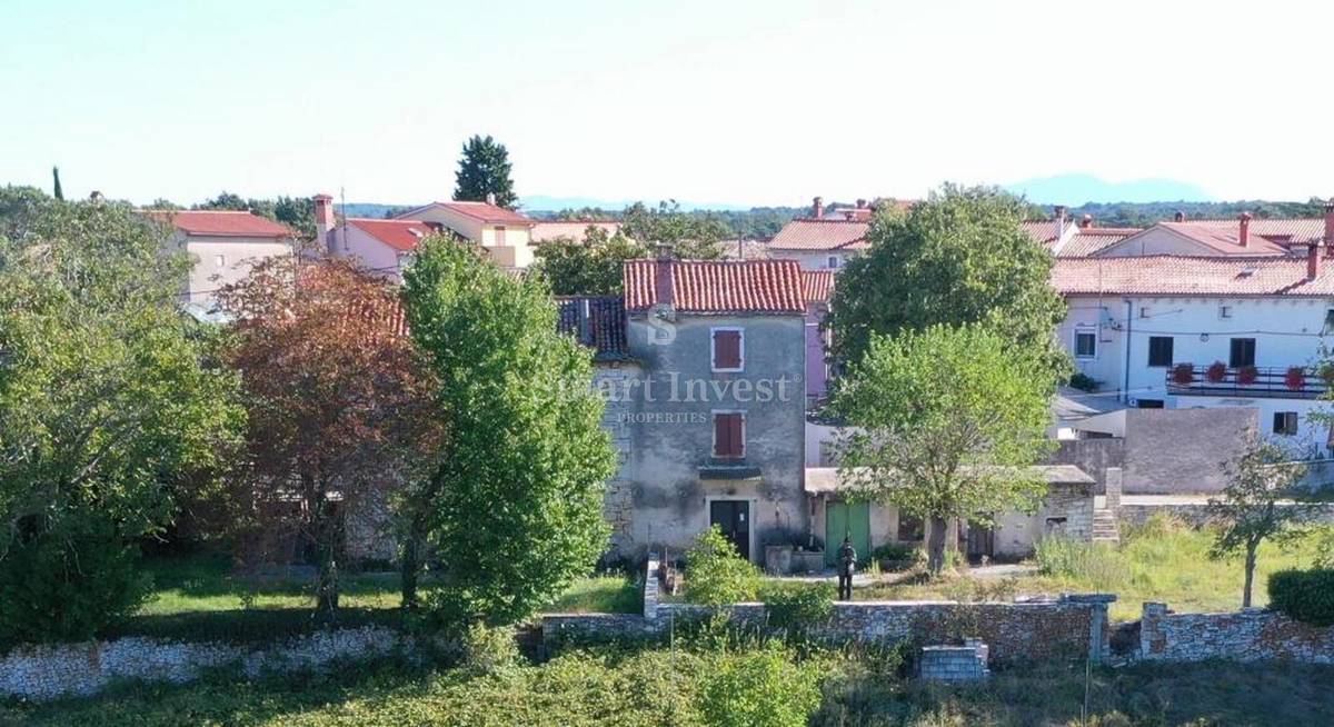 ISTRIA - KANFANAR, vecchia casa su un terreno di 6166 m2