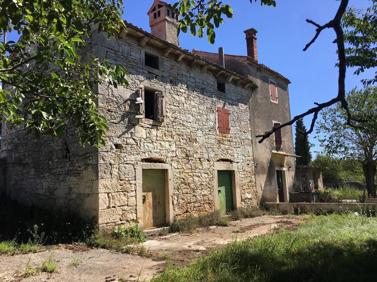 ISTRIA - KANFANAR, vecchia casa su un terreno di 6166 m2