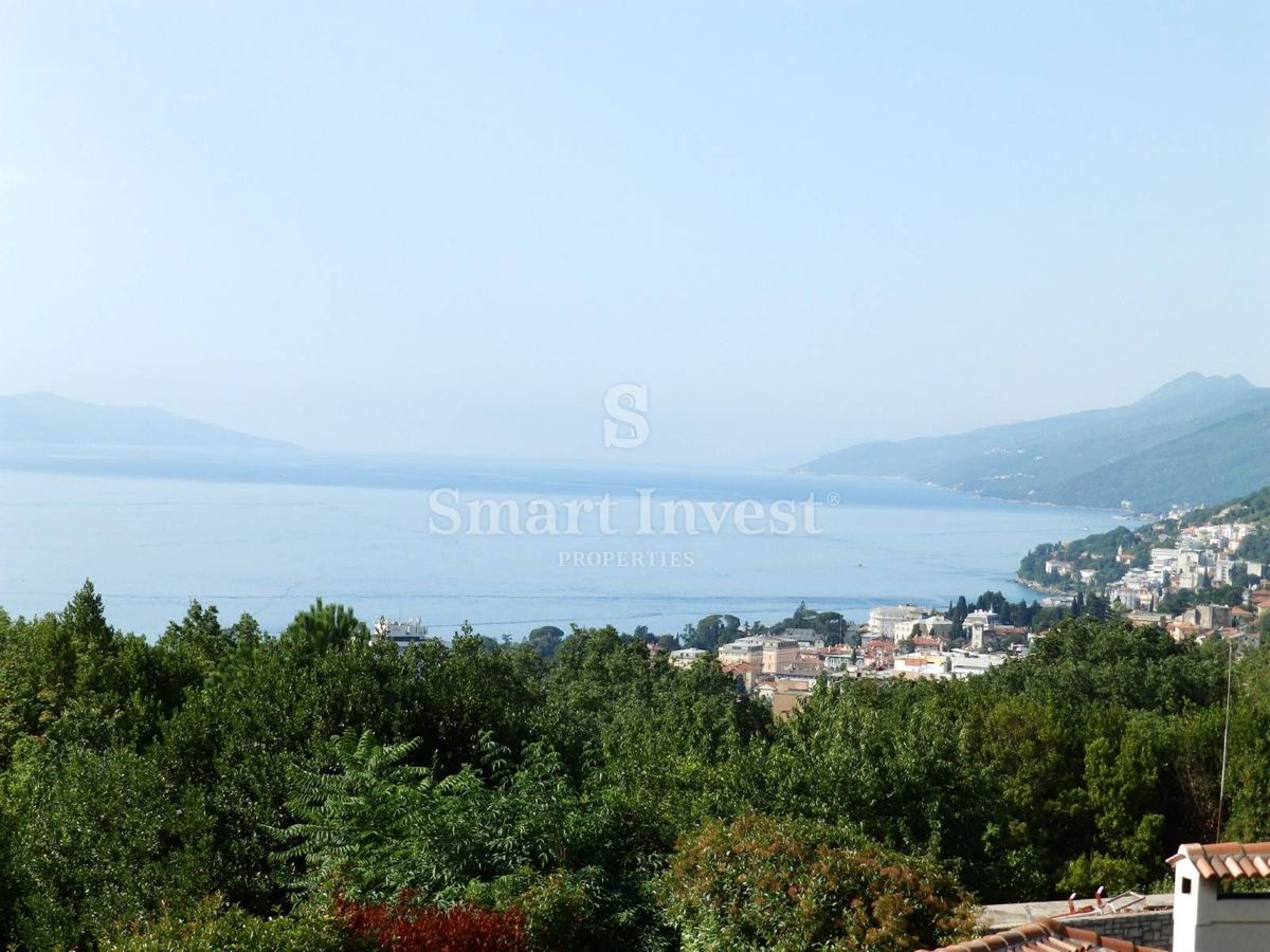 OPATIJA, appartamento duplex con vista mare e parcheggio