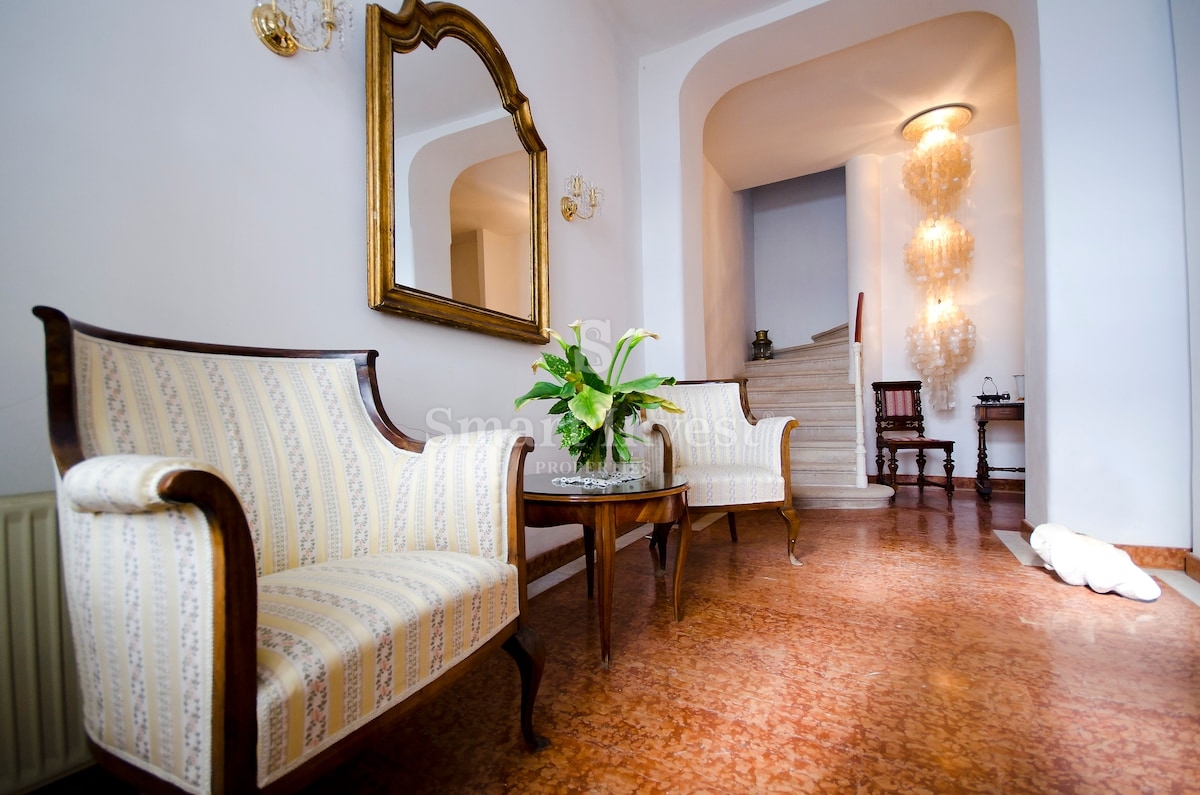 MOŠĆENIČKA DRAGA, villa fronte mare con incantevole giardino