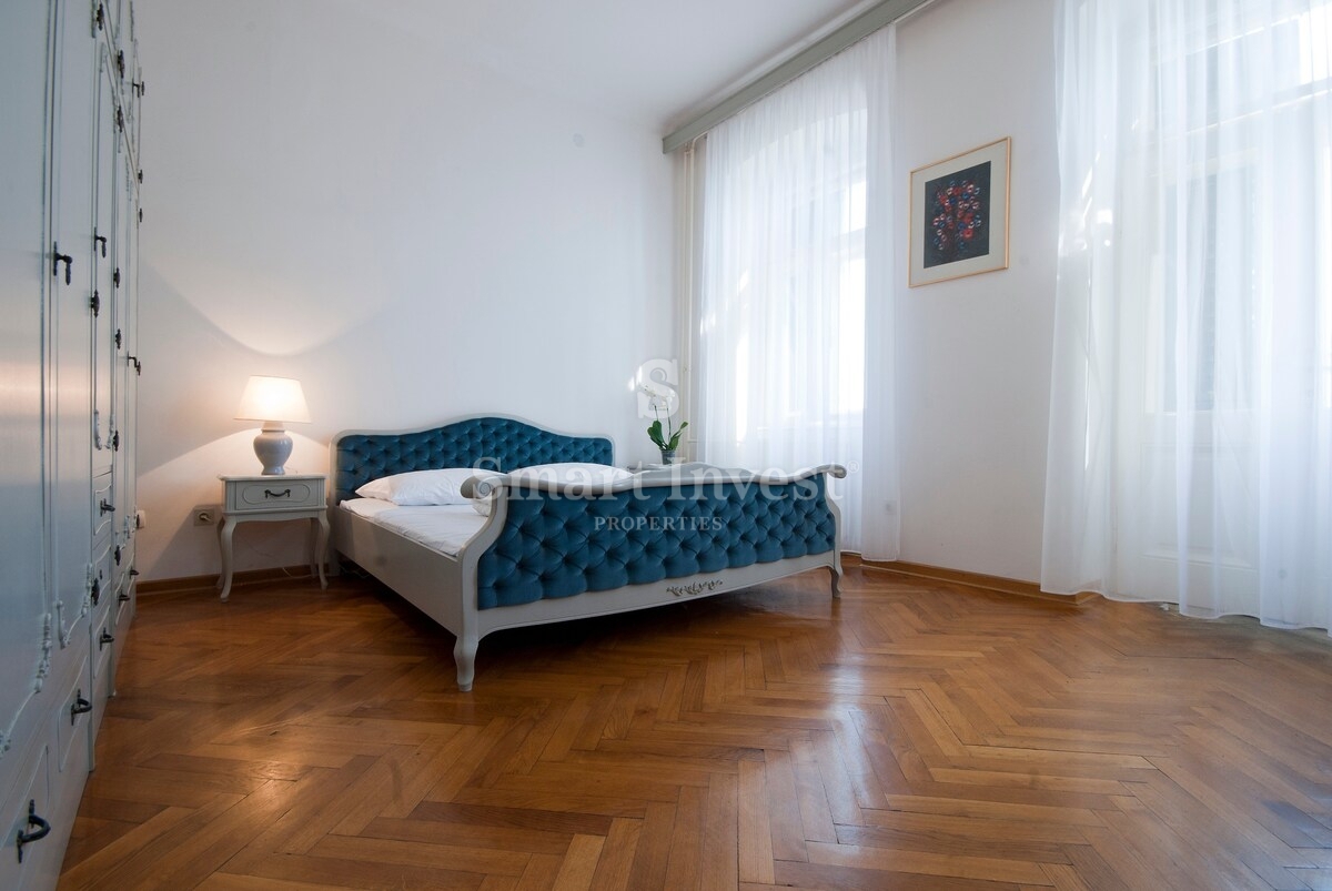 MOŠĆENIČKA DRAGA, villa fronte mare con incantevole giardino