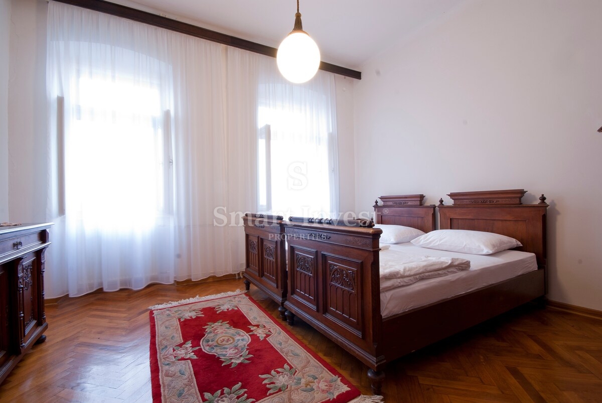 MOŠĆENIČKA DRAGA, villa fronte mare con incantevole giardino