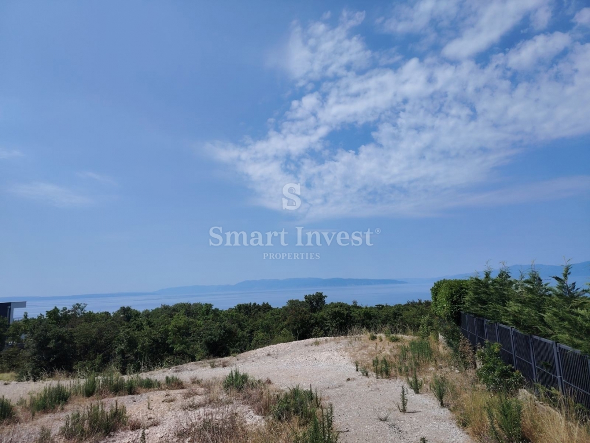 KOSTRENA, terreno edificabile in posizione privilegiata con vista mare
