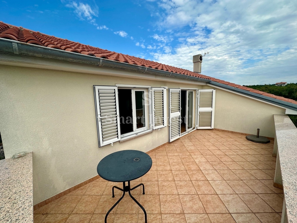 JADRANOVO, appartamento bilocale, 2a fila al mare!