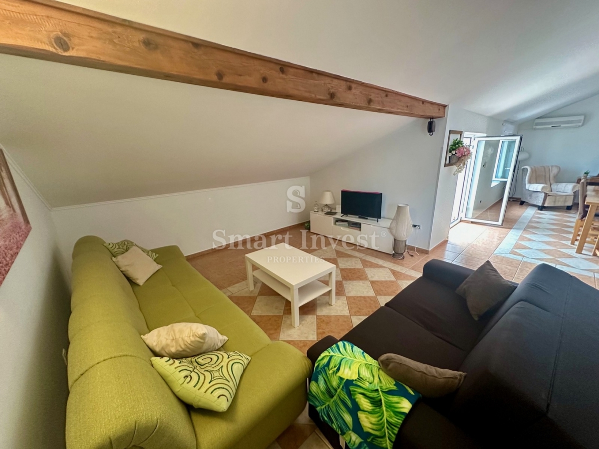 JADRANOVO, appartamento bilocale, 2a fila al mare!