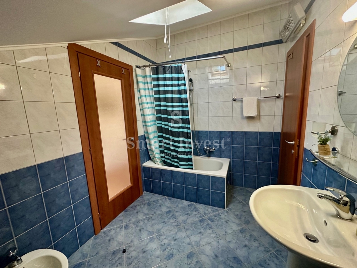 JADRANOVO, appartamento bilocale, 2a fila al mare!