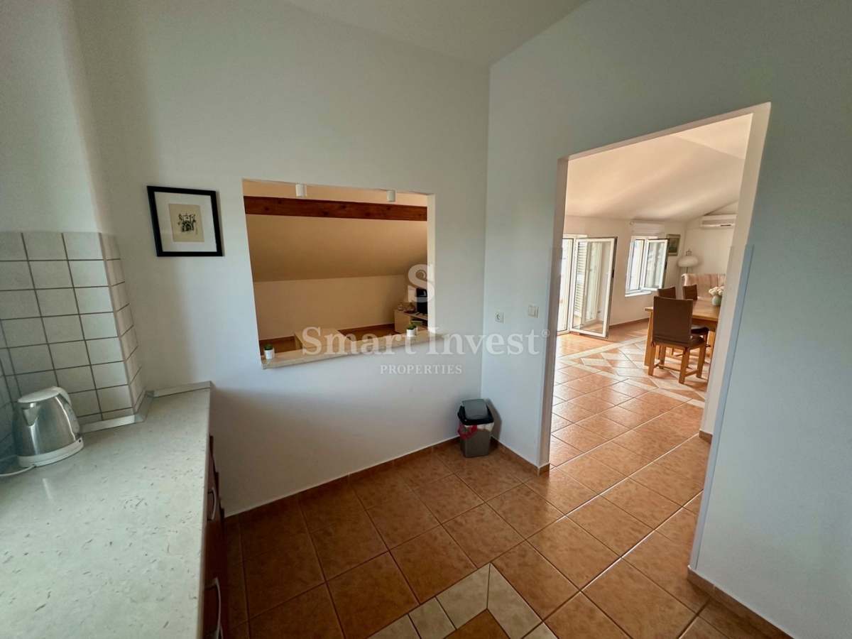 JADRANOVO, appartamento bilocale, 2a fila al mare!