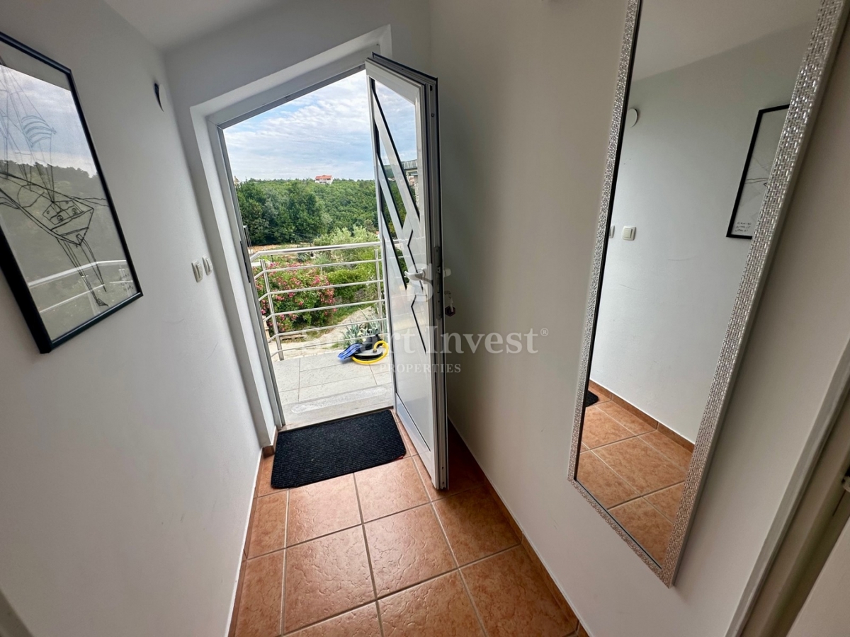 JADRANOVO, appartamento bilocale, 2a fila al mare!