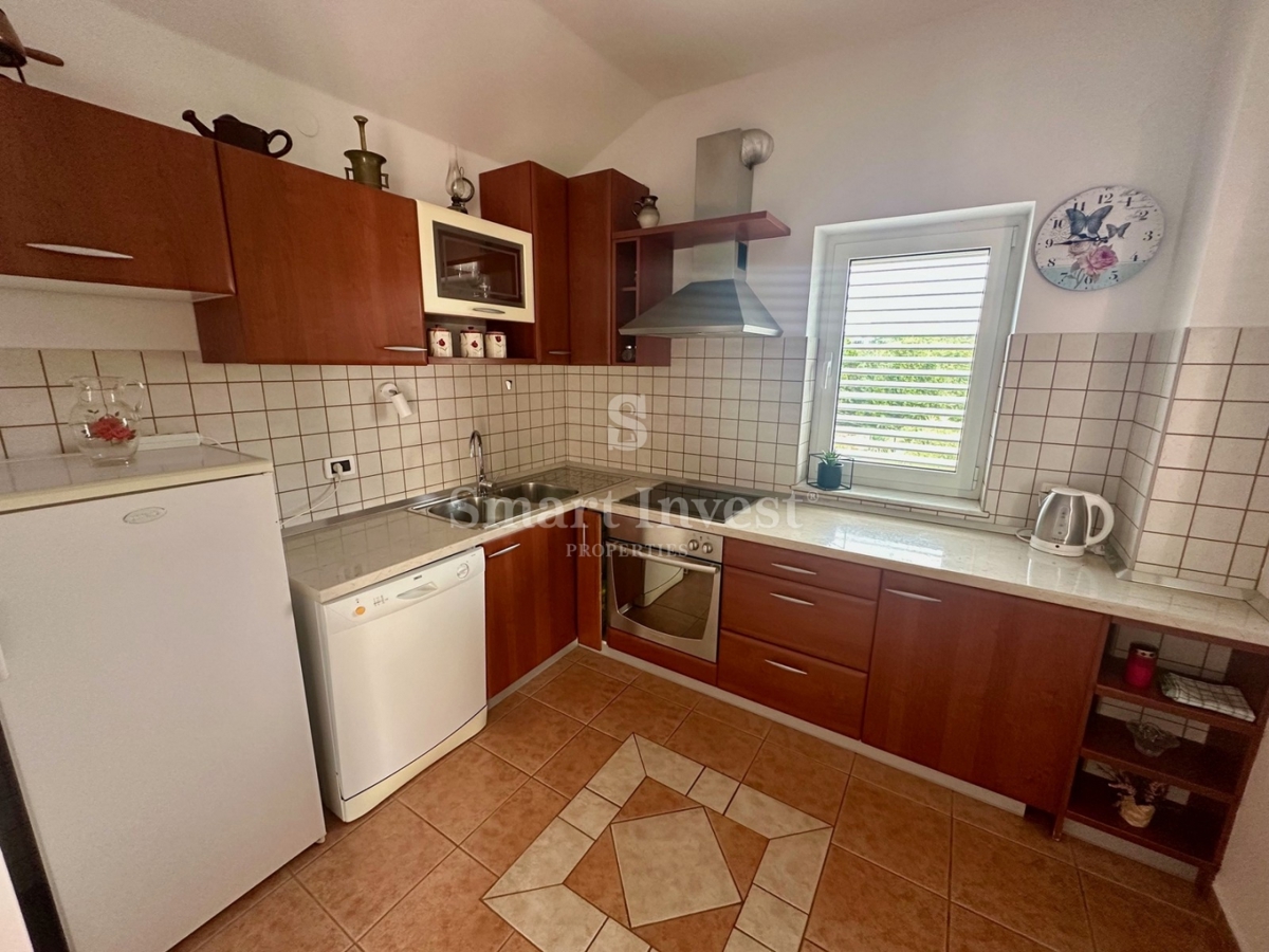 JADRANOVO, appartamento bilocale, 2a fila al mare!