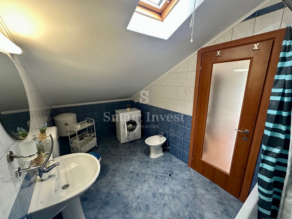 JADRANOVO, appartamento bilocale, 2a fila al mare!