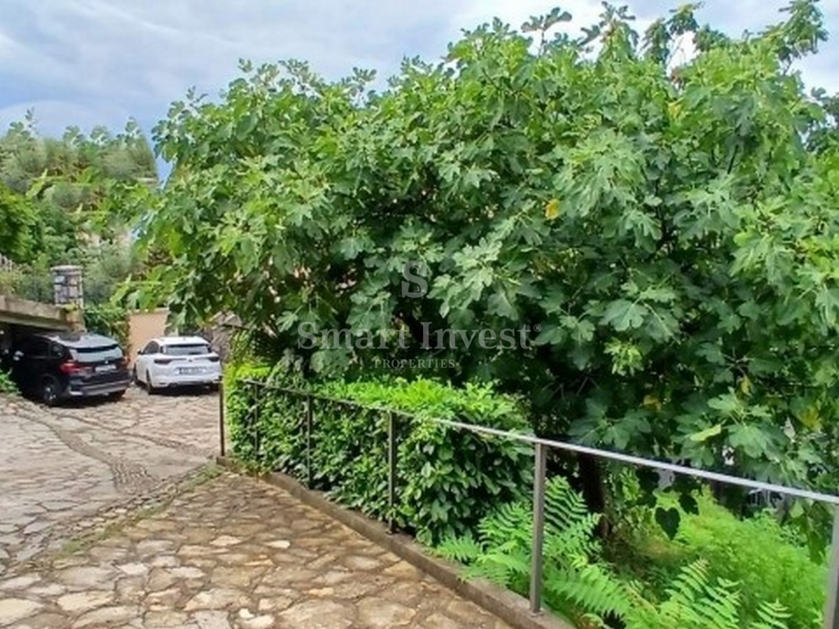 ABBAZIA - IČIĆI, terreno edificabile di 931 m2