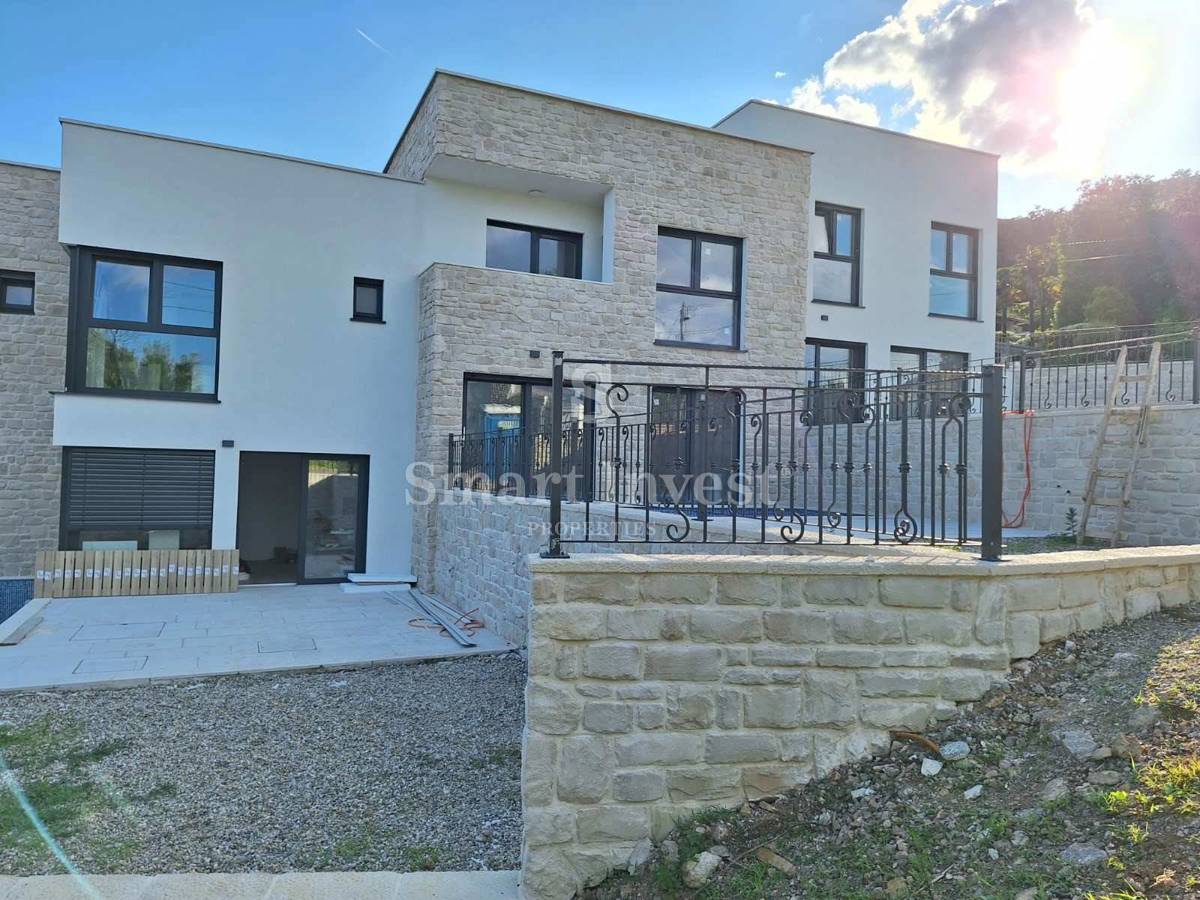 LAURANA, lussuoso appartamento trilocale con piscina vicino al mare