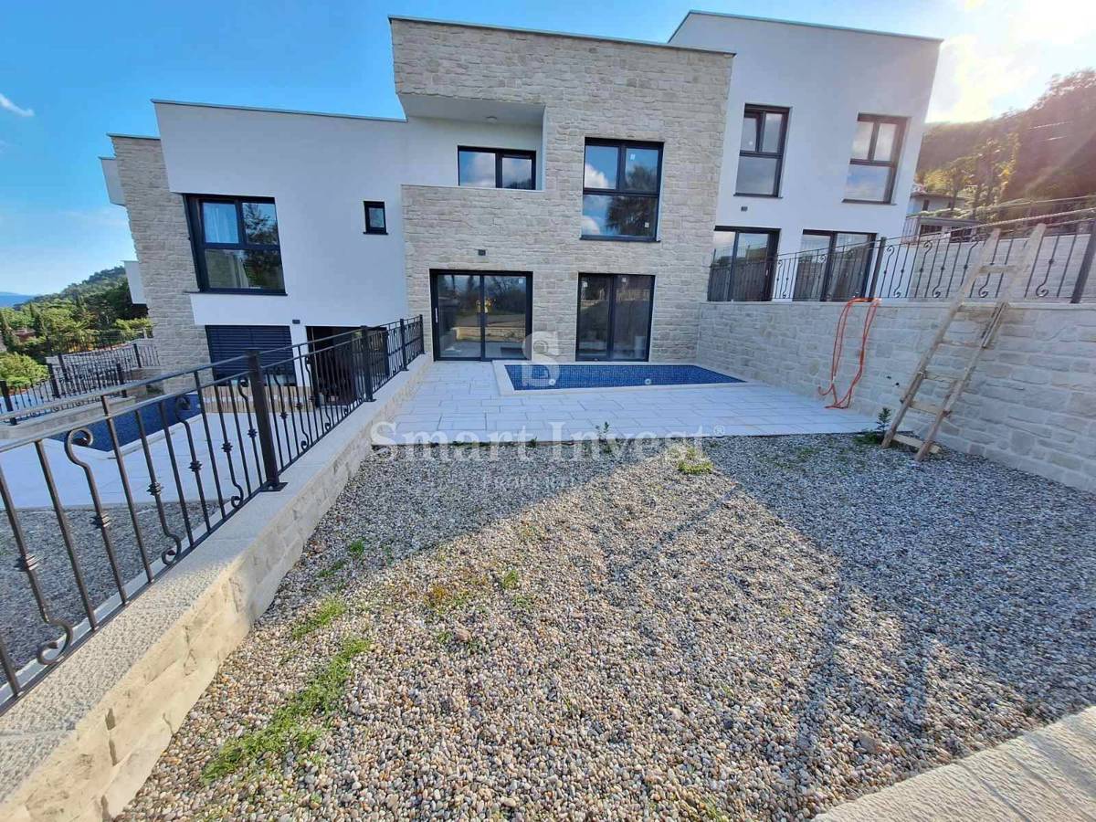 LAURANA, lussuoso appartamento trilocale con piscina vicino al mare