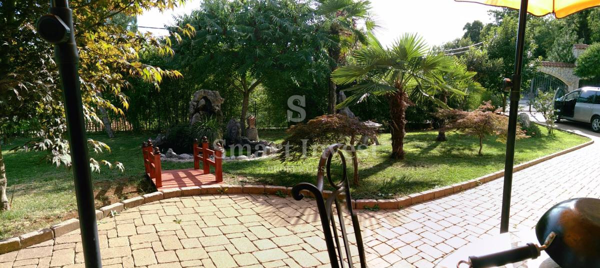 KASTAV, casa con 2 appartamenti e giardino