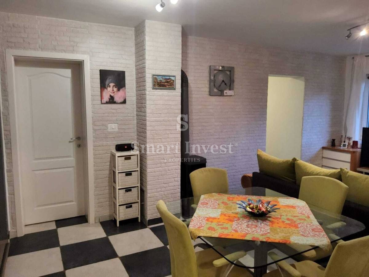 KASTAV, casa con 2 appartamenti e giardino