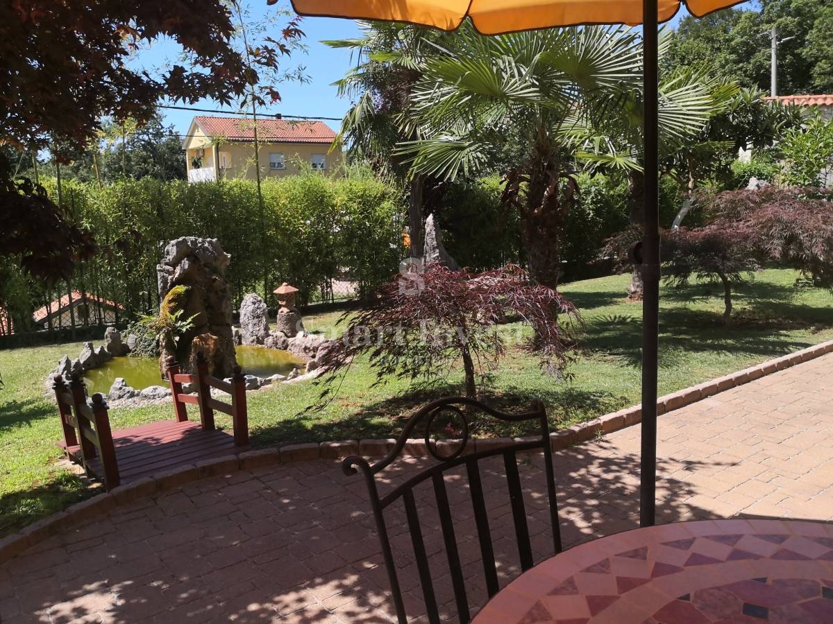 KASTAV, casa con 2 appartamenti e giardino