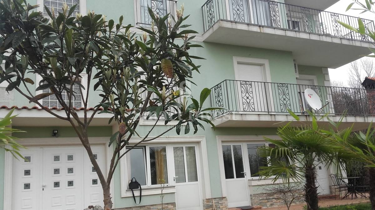 KASTAV, casa con 2 appartamenti e giardino