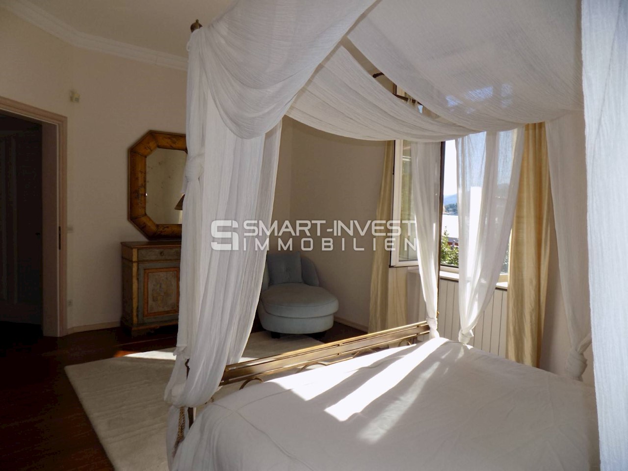 OPATIJA, Exclusive apartment of 120 m2, with parking, near the sea