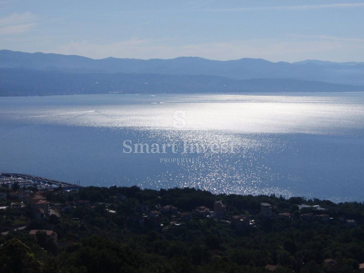 LOVRAN, Terreno edificabile con splendida vista mare, in vendita
