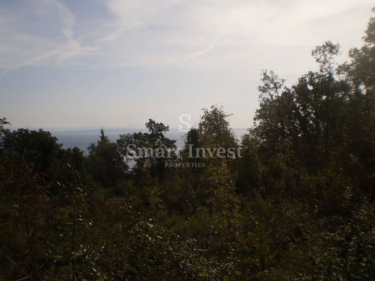 LOVRAN, Terreno edificabile di 689 m2 con vista mare, in vendita