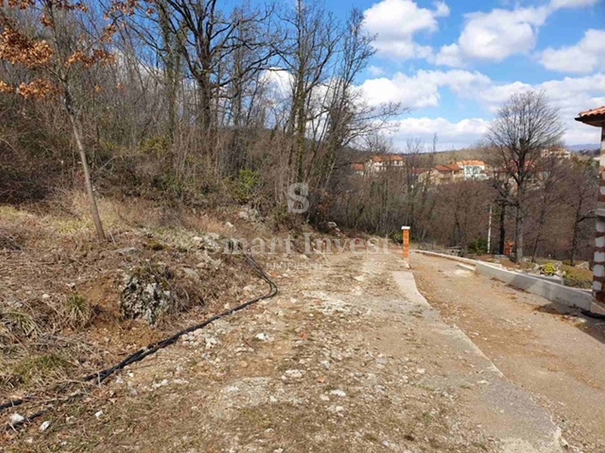 ABBAZIA - MATULJI, Terreno edificabile di 657 m2 in una posizione tranquilla, in vendita