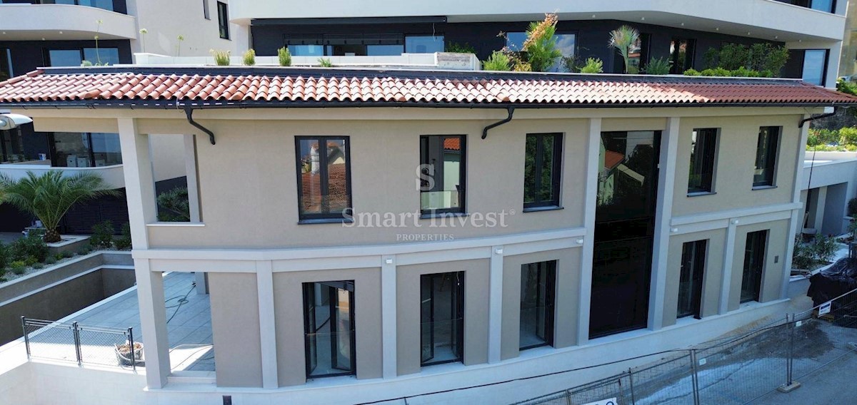 OPATIJA, Exclusive villa of 242.27 m2, with pool, in a new building