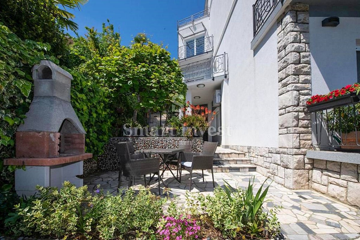 OPATIJA, 3-bedrooms apartment with sea view, near the sea!