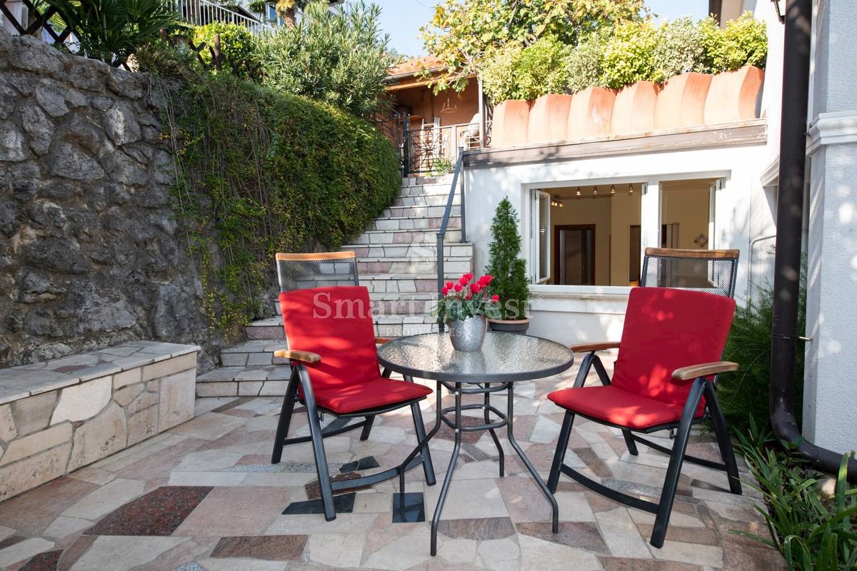 OPATIJA, Semi-detached villa of 482 sqm with amazing sea view - 150 m to the sea!