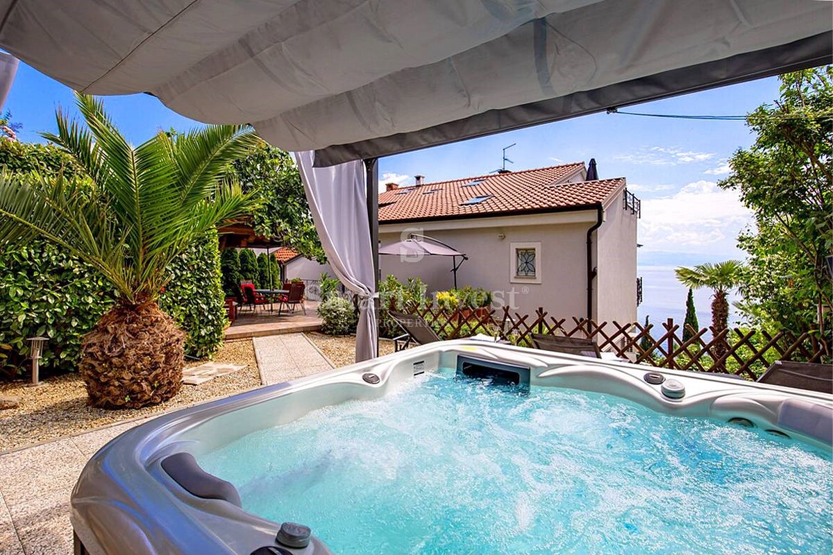 OPATIJA, Semi-detached villa of 482 sqm with amazing sea view - 150 m to the sea!