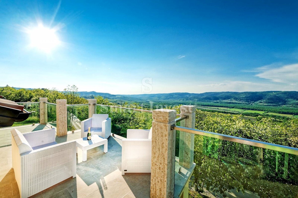 ISTRIA - MOTOVUN, Villa appartata con piscina e vista incantevole, in vendita