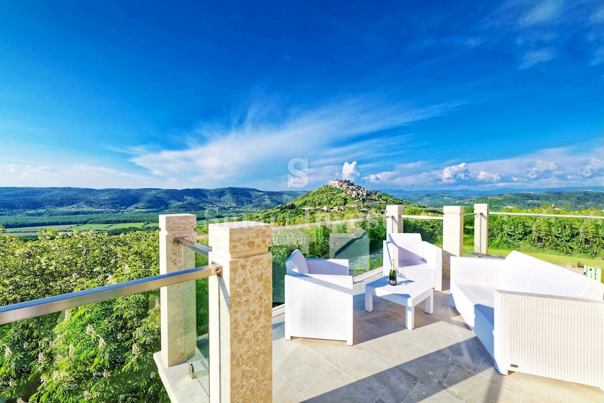 ISTRIA - MOTOVUN, Villa appartata con piscina e vista incantevole, in vendita