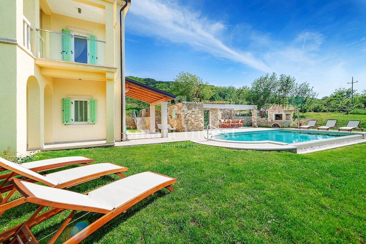 ISTRIA - MOTOVUN, Villa appartata con piscina e vista incantevole, in vendita