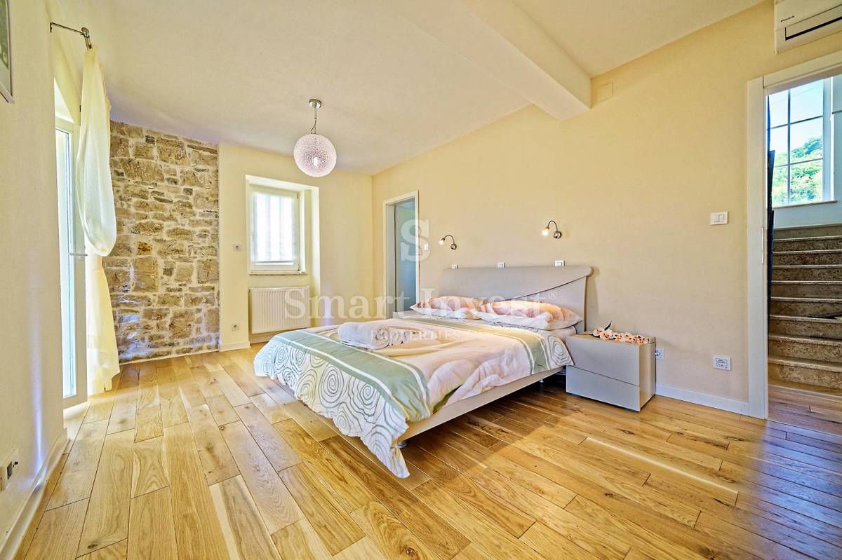 ISTRIA - MOTOVUN, Villa appartata con piscina e vista incantevole, in vendita