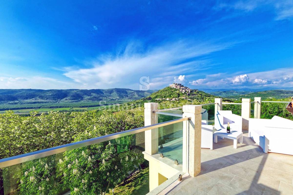 ISTRIA - MOTOVUN, Villa appartata con piscina e vista incantevole, in vendita