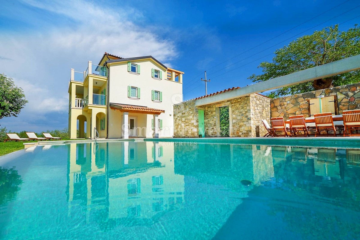 ISTRIA - MOTOVUN, Villa appartata con piscina e vista incantevole, in vendita