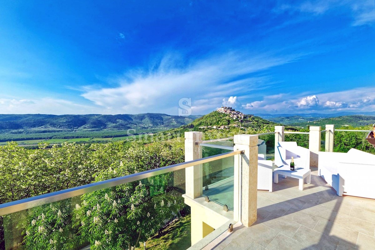 ISTRIA - MOTOVUN, Villa appartata con piscina e vista incantevole, in vendita