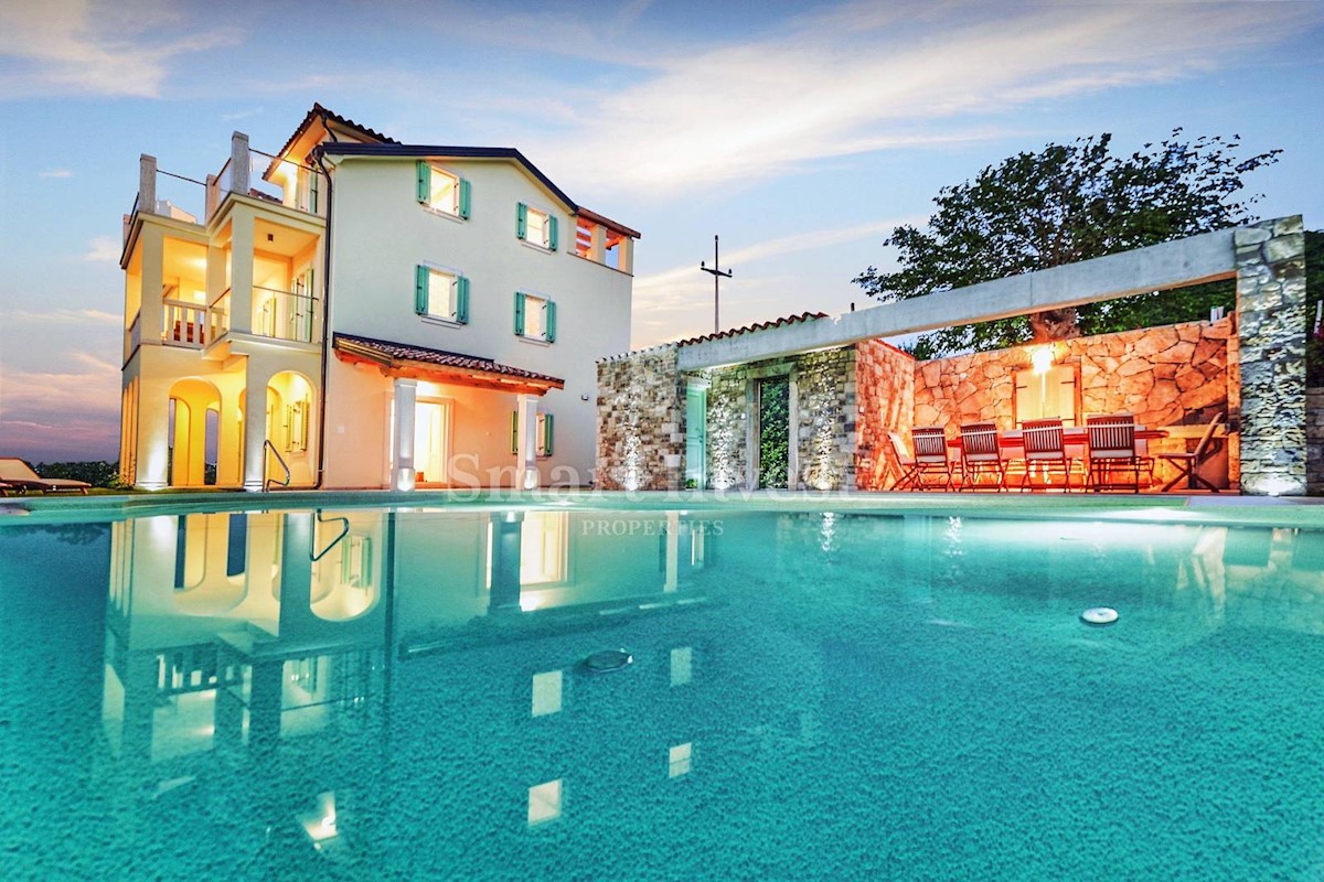 ISTRIA - MOTOVUN, Villa appartata con piscina e vista incantevole, in vendita