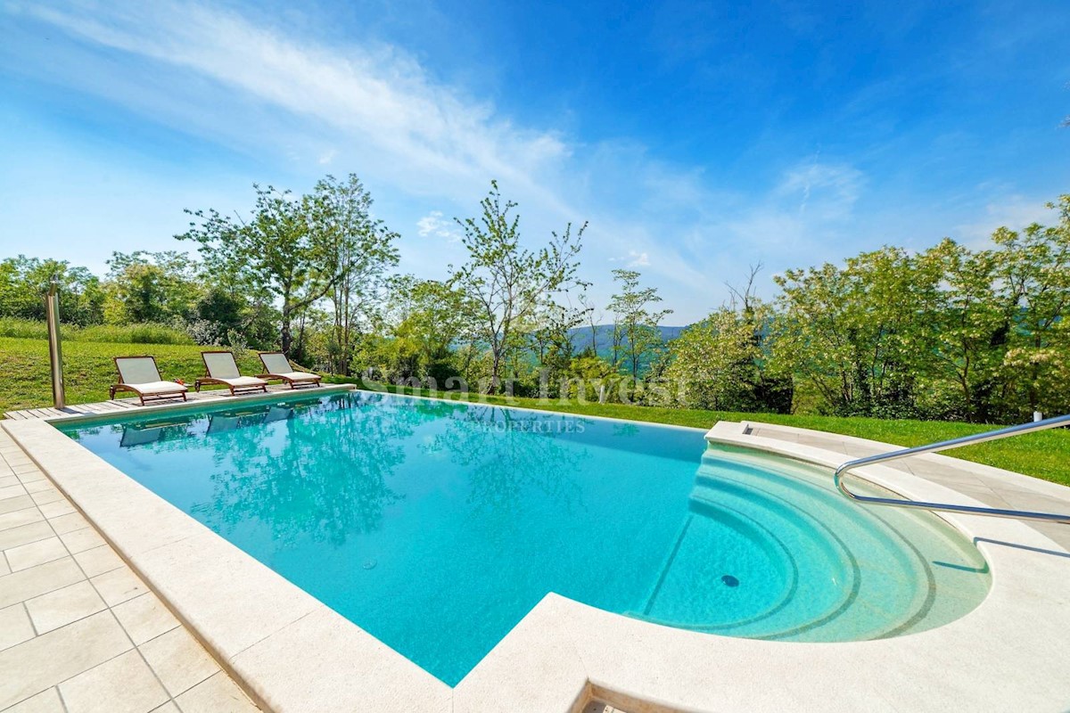 ISTRIA - MOTOVUN, Villa appartata con piscina e vista incantevole, in vendita