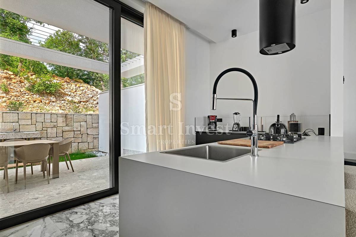 RIJEKA - KOSTRENA, Villa di lusso con piscina a 150 m dal mare e dalle spiagge!