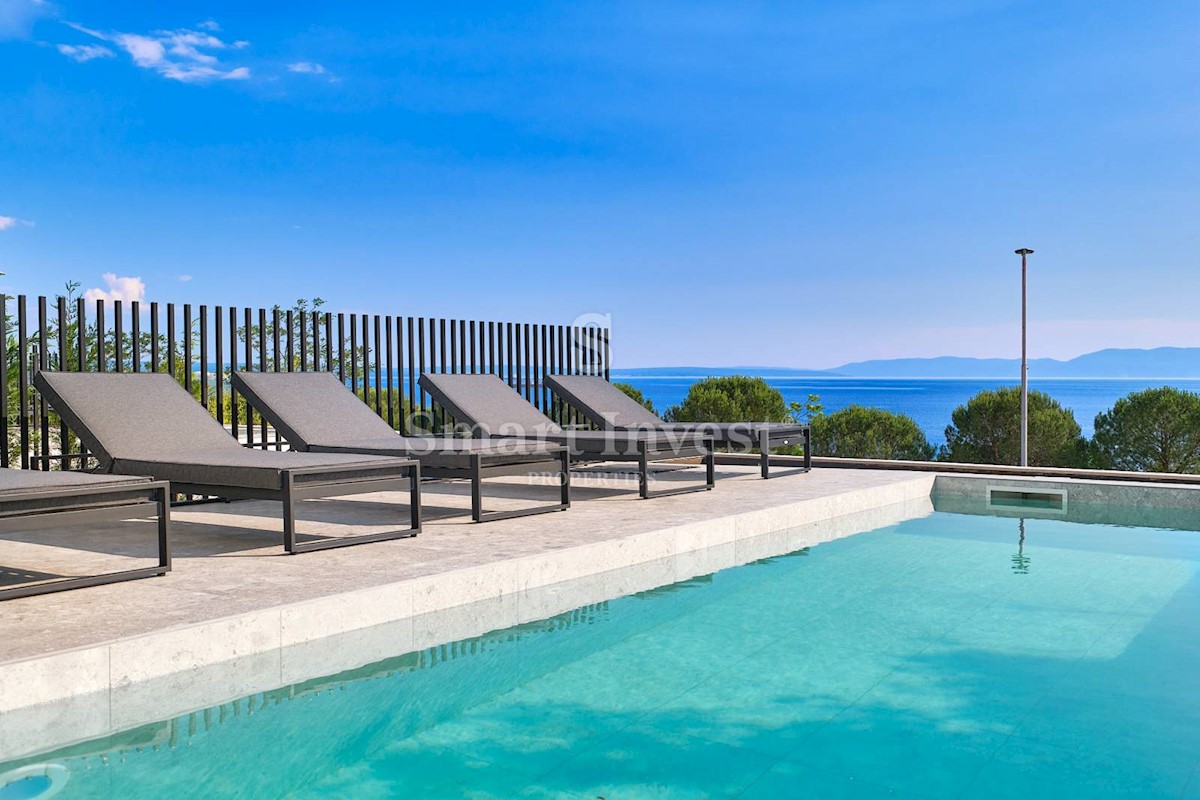 RIJEKA - KOSTRENA, Villa di lusso con piscina a 150 m dal mare e dalle spiagge!