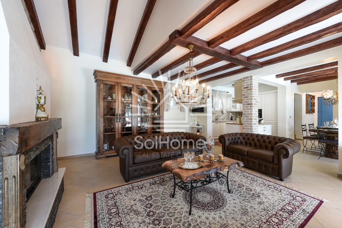 Villa con piscina e campo da tennis