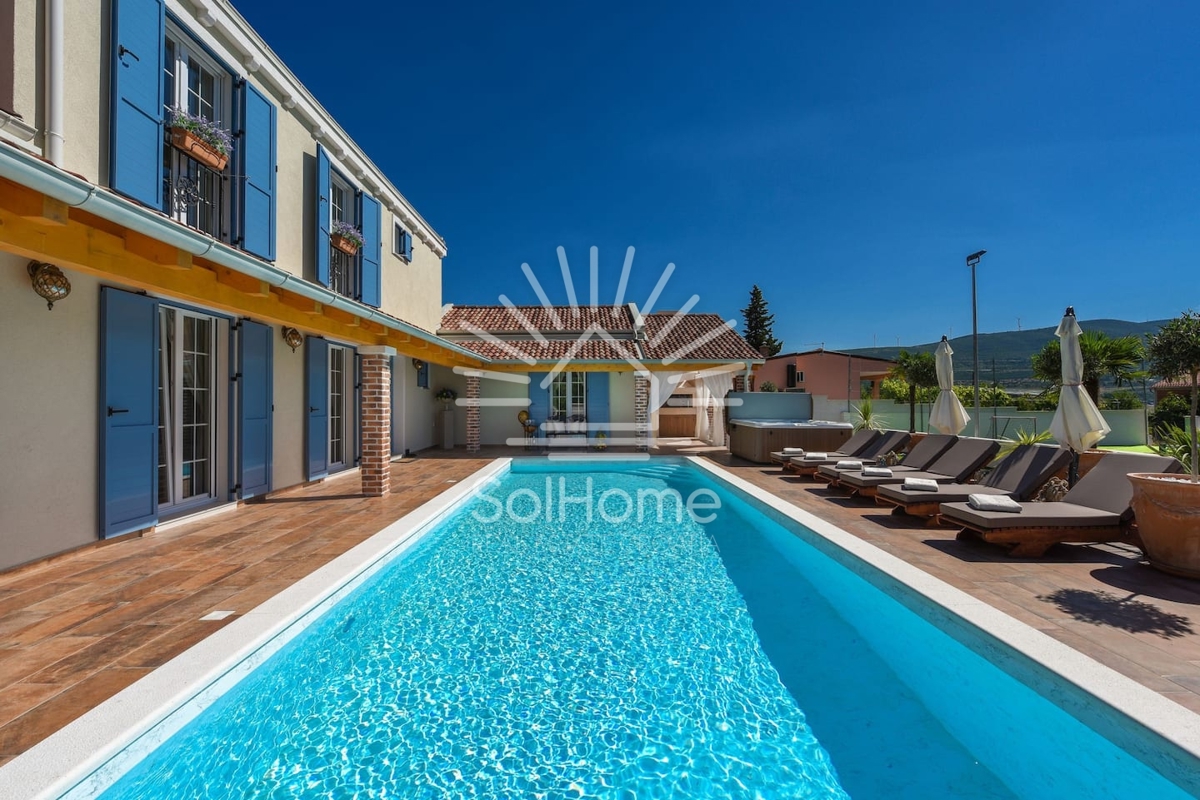 Villa con piscina e campo da tennis