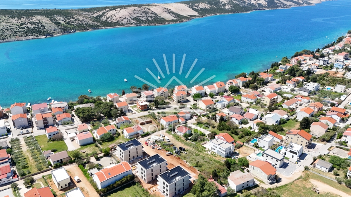 Appartamenti al primo piano sul mare a Novalja.