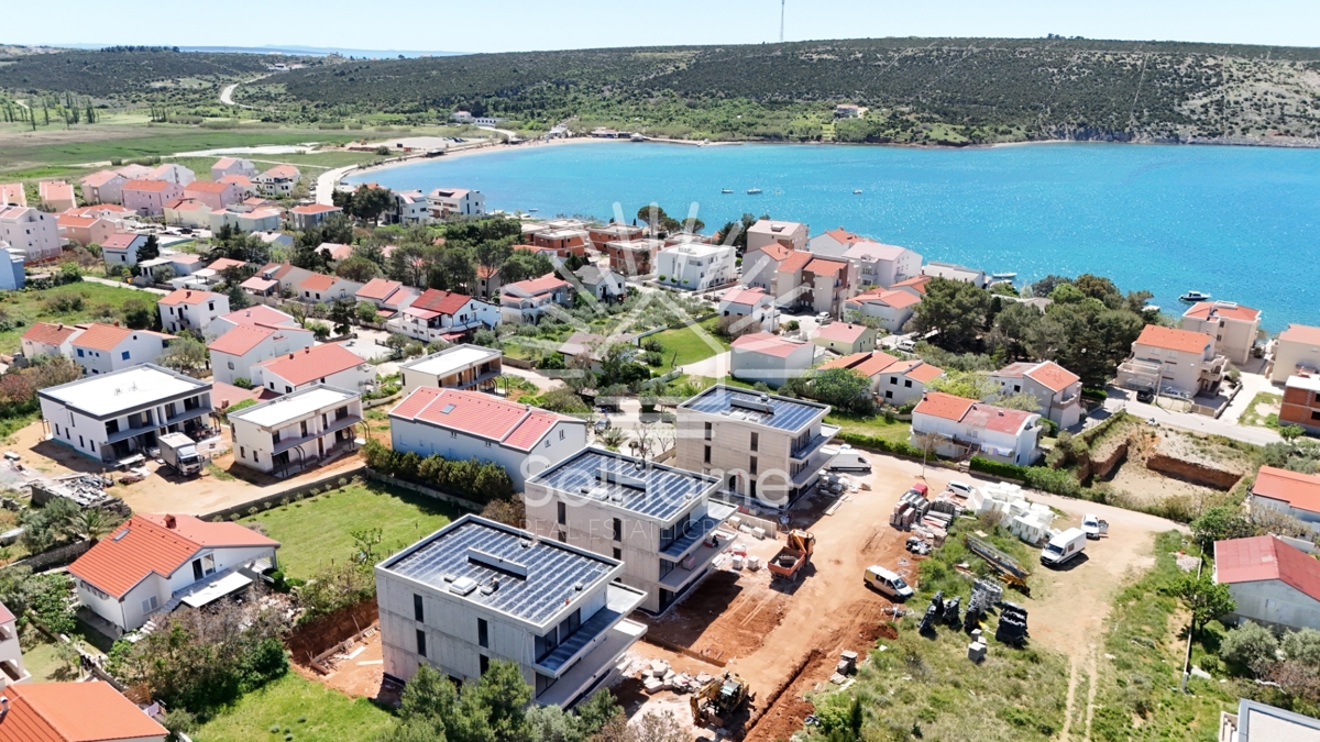 Appartamenti al primo piano sul mare a Novalja.
