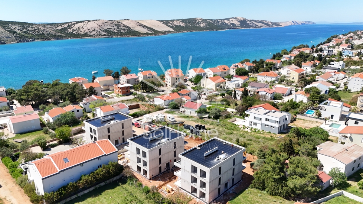Appartamenti al primo piano sul mare a Novalja.